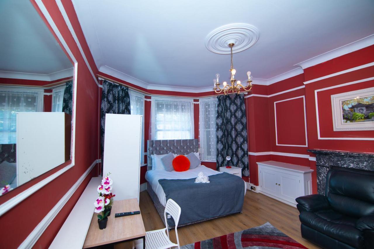 Victorian Woods Bnb Илфорд Екстериор снимка